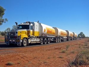 800px-road_train_australia1